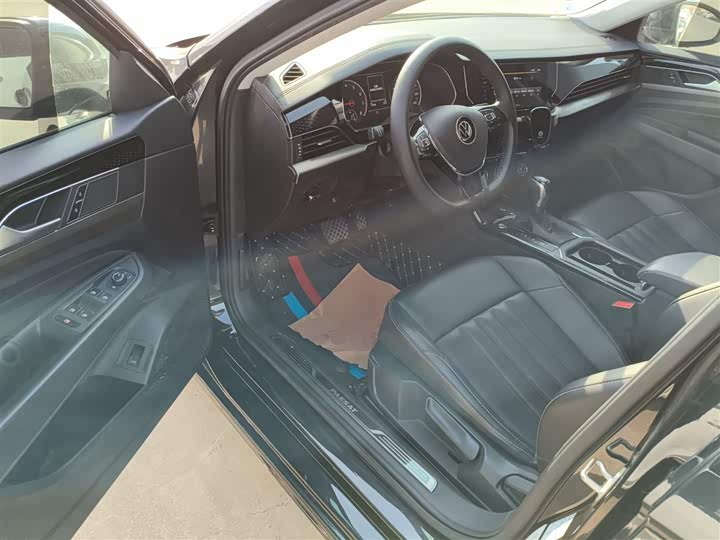 Фото 16 - Volkswagen Passat