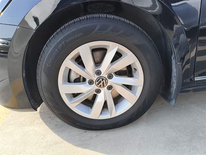 Фото 22 - Volkswagen Passat