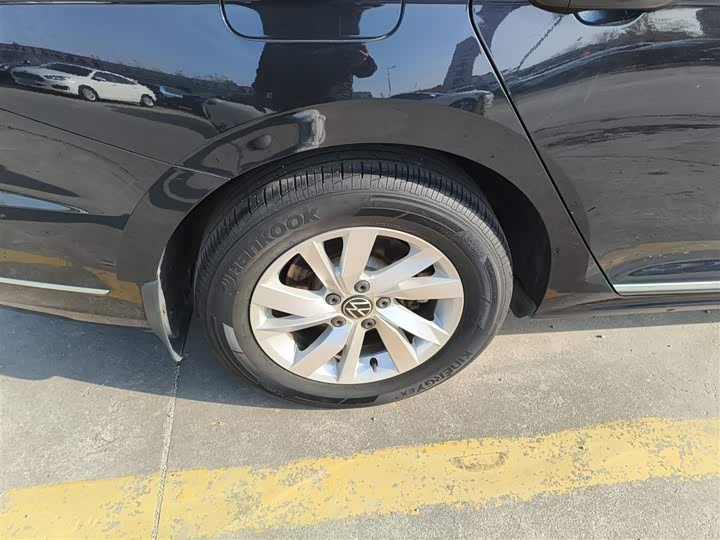 Фото 25 - Volkswagen Passat