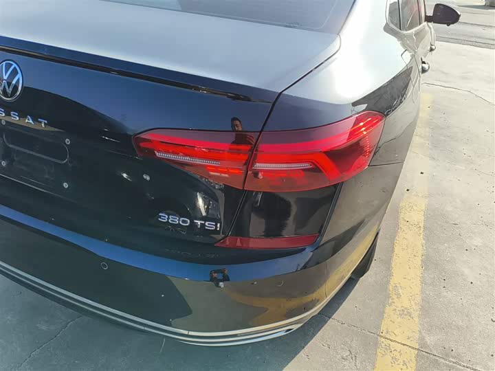 Фото 8 - Volkswagen Passat