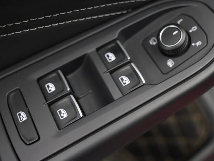 Фото 10 - Volkswagen Golf