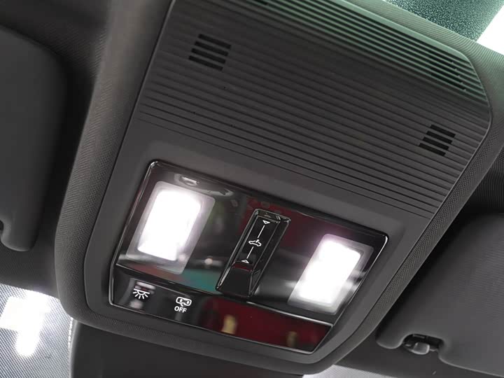 Фото 14 - Volkswagen Golf