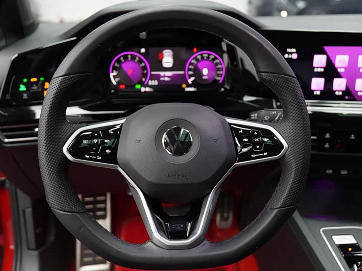 Фото 16 - Volkswagen Golf