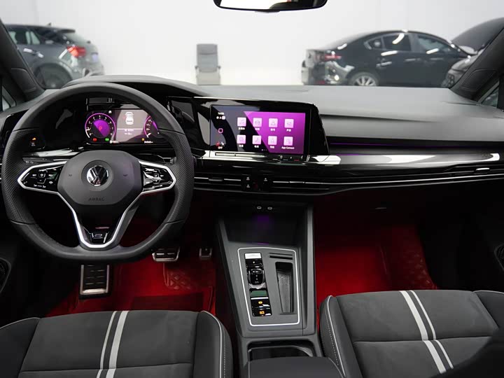 Фото 17 - Volkswagen Golf