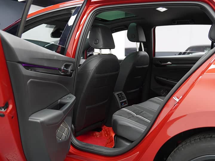 Фото 19 - Volkswagen Golf