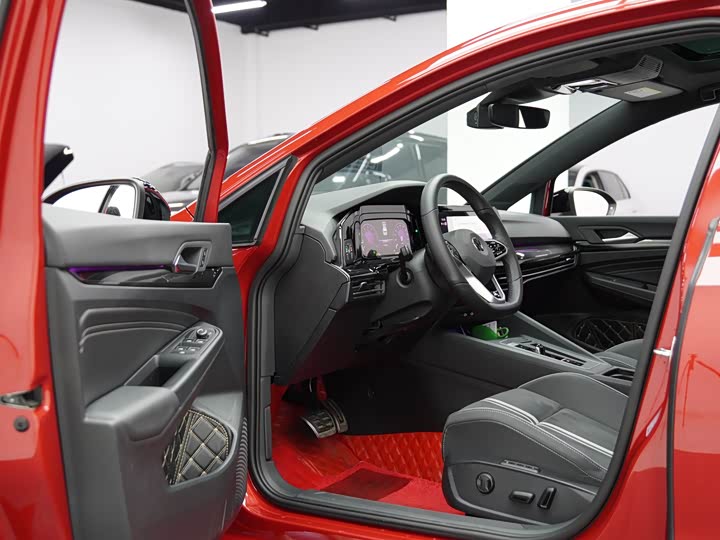 Фото 9 - Volkswagen Golf