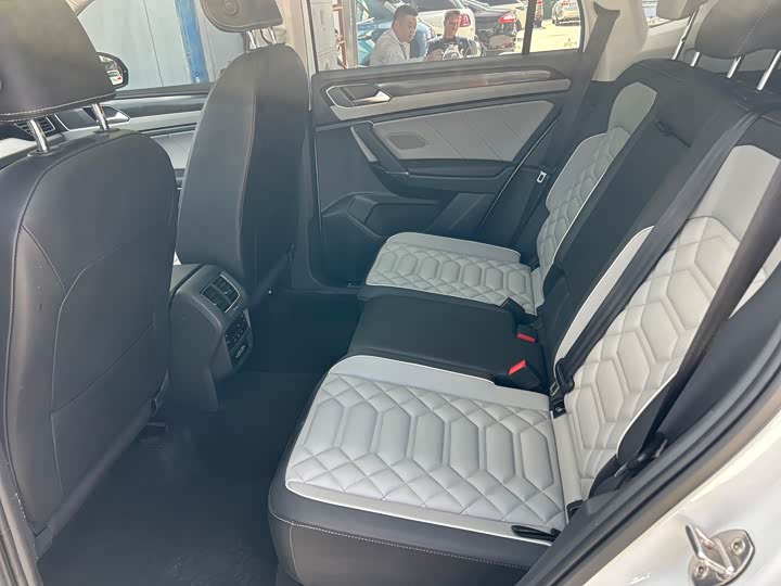 Фото 27 - Volkswagen Tayron