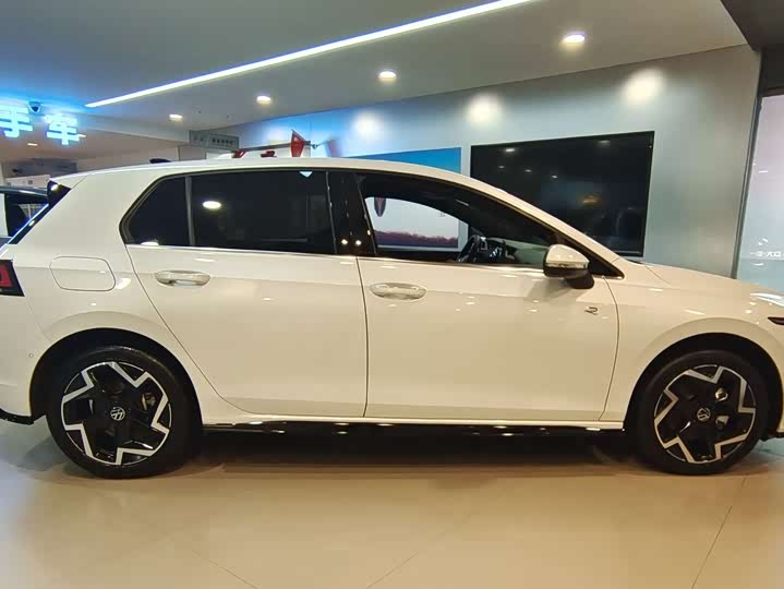 Фото 5 - Volkswagen Golf