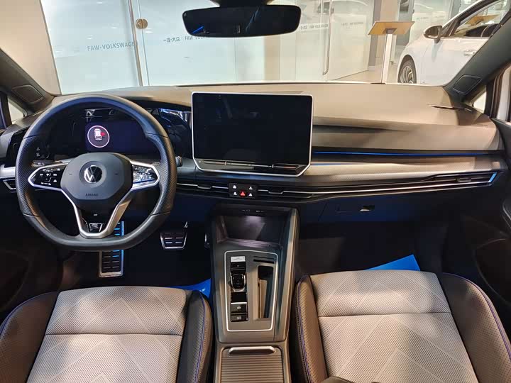 Фото 7 - Volkswagen Golf