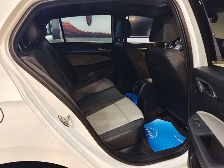 Фото 9 - Volkswagen Golf