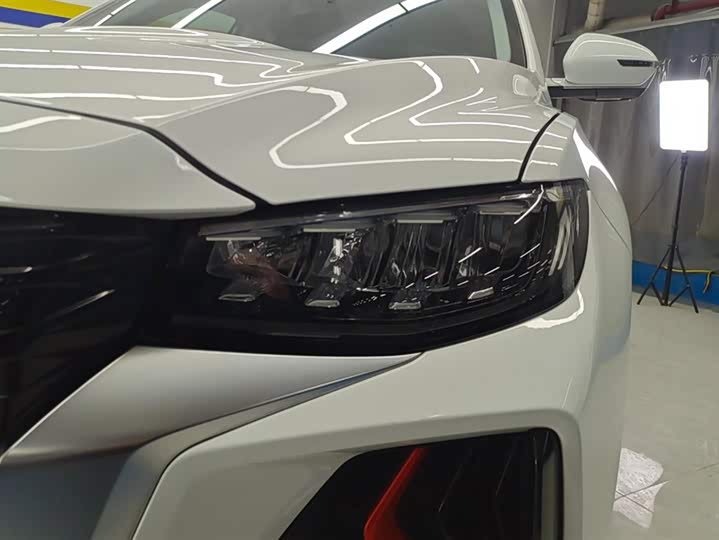 Фото 5 - Geely Atlas