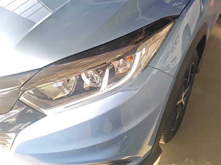 Фото 24 - Honda Vezel