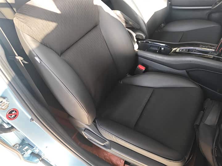 Фото 25 - Honda Vezel