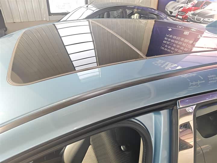 Фото 27 - Honda Vezel