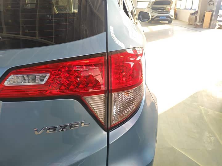Фото 8 - Honda Vezel