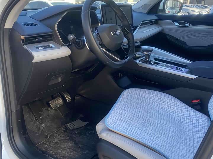 Фото 4 - Geely Preface