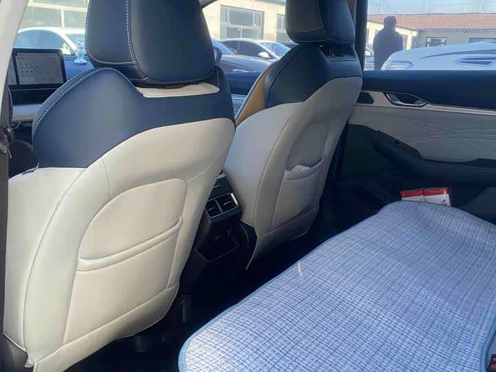 Фото 6 - Geely Preface