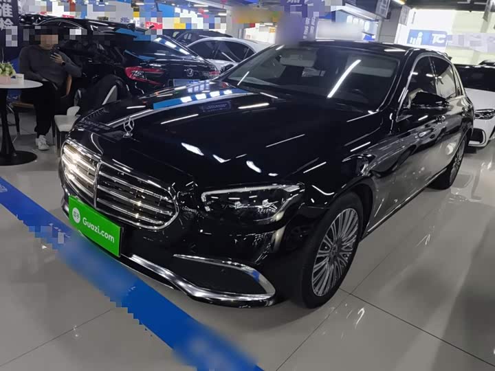 Фото 2 - Mercedes-Benz E-Class