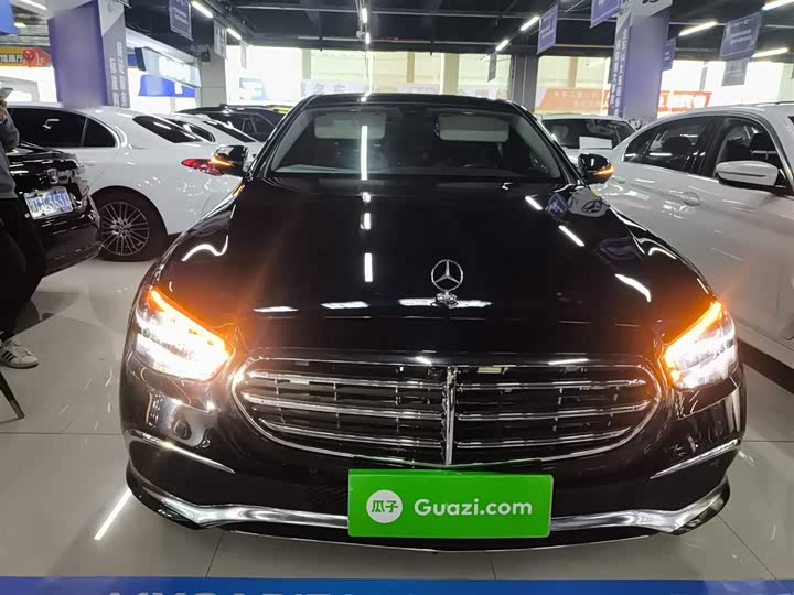 Фото 3 - Mercedes-Benz E-Class