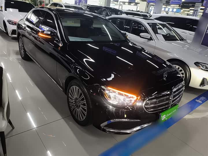 Фото 4 - Mercedes-Benz E-Class