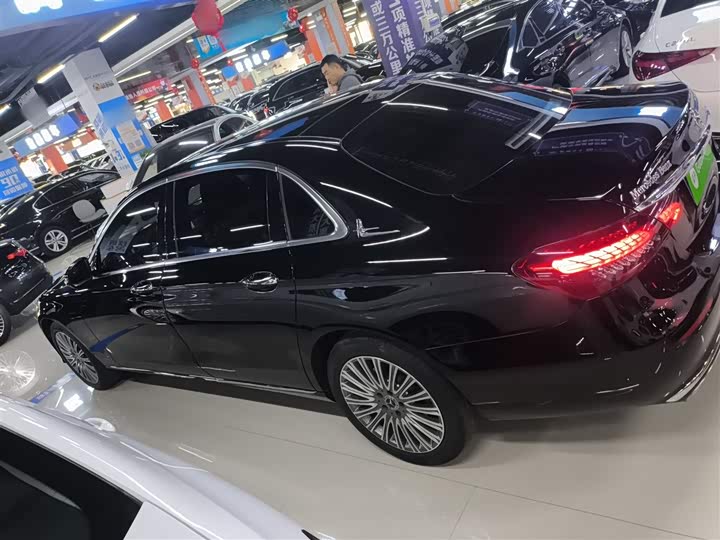 Фото 5 - Mercedes-Benz E-Class