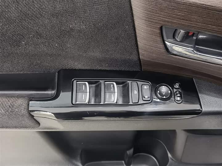 Фото 9 - Honda Odyssey