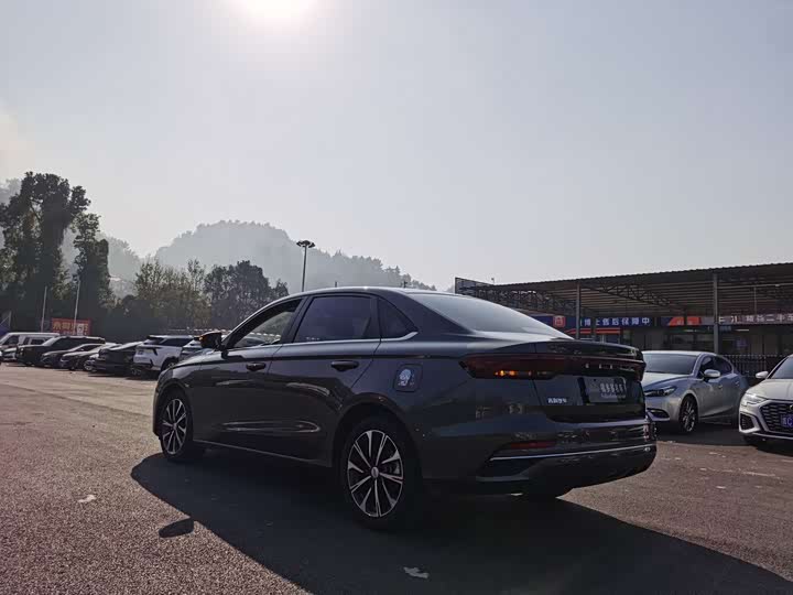 Фото 6 - Geely Emgrand