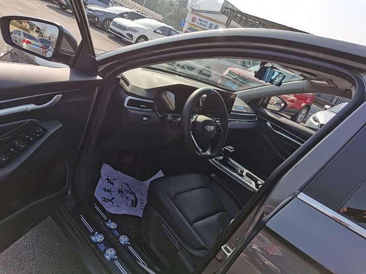 Фото 8 - Geely Emgrand