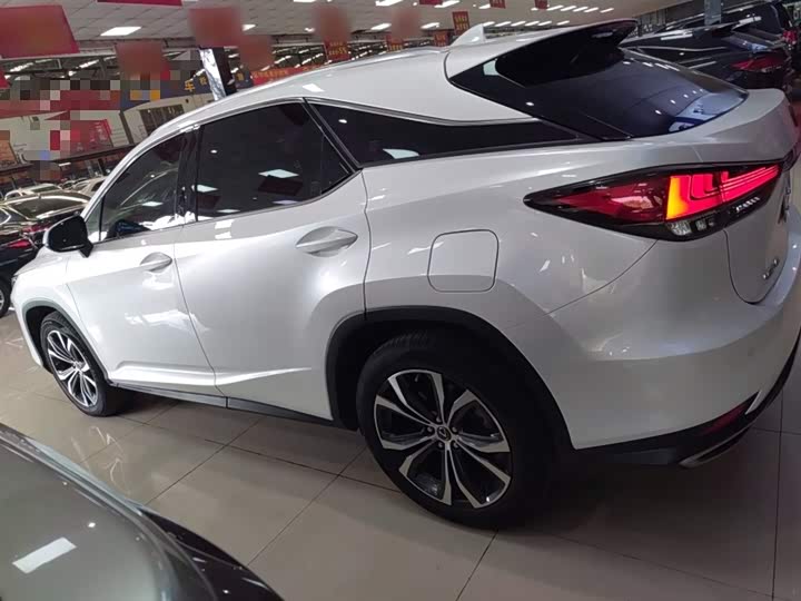 Фото 3 - Lexus RX