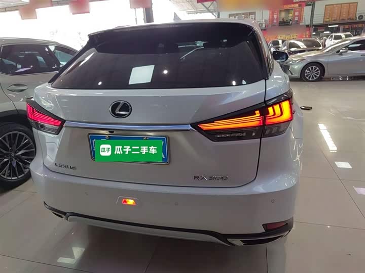 Фото 4 - Lexus RX