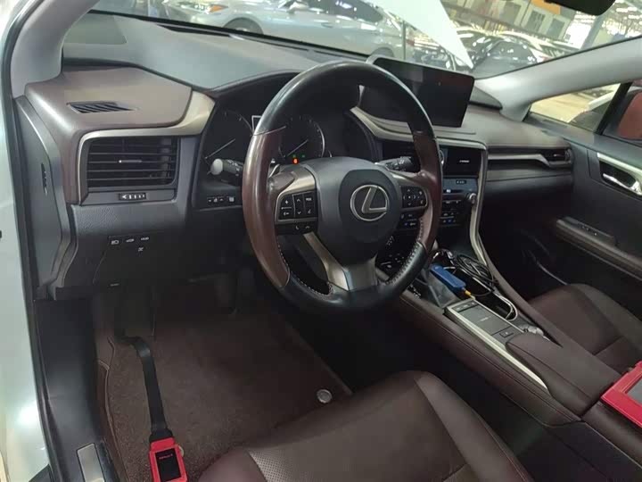 Фото 6 - Lexus RX