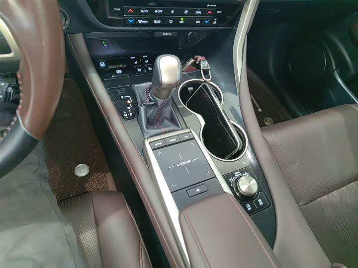 Фото 8 - Lexus RX