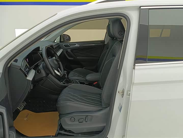 Фото 8 - Volkswagen Tiguan L Pro