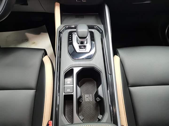 Фото 16 - Geely Okavango Pro