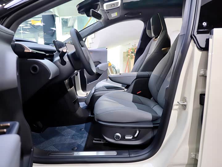 Фото 13 - Zeekr X