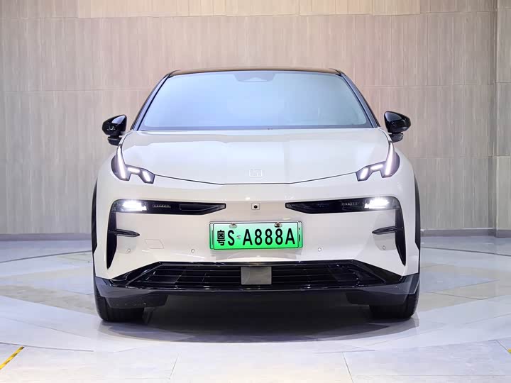 Фото 2 - Zeekr X