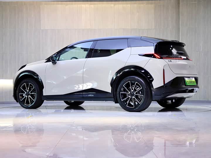 Фото 5 - Zeekr X