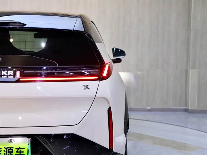 Фото 8 - Zeekr X