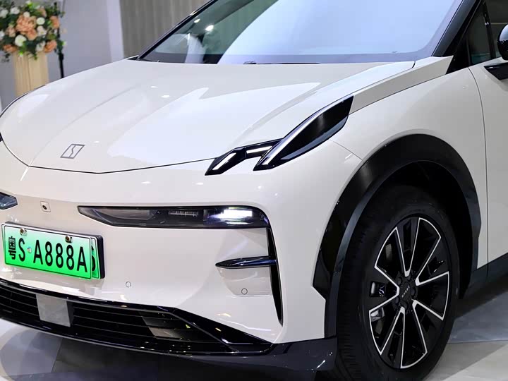 Фото 9 - Zeekr X