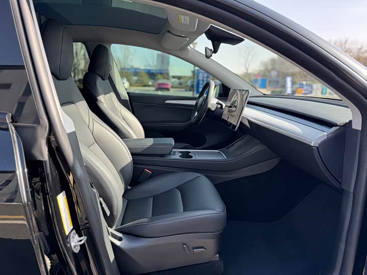 Фото 10 - Tesla Model Y