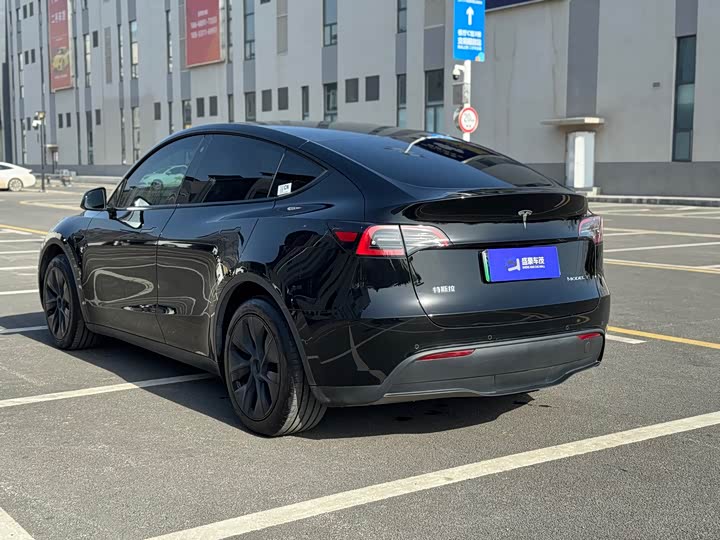 Фото 9 - Tesla Model Y