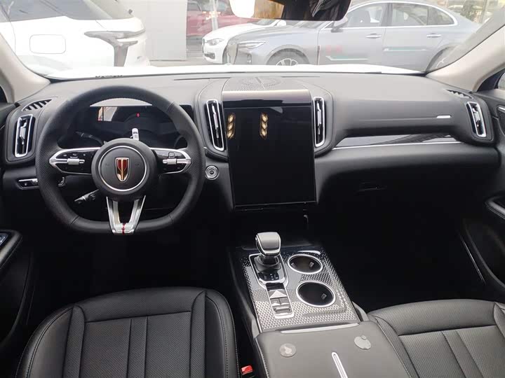 Фото 10 - Hongqi HS3 Hybrid