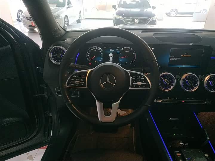 Фото 11 - Mercedes-Benz GLB-Class