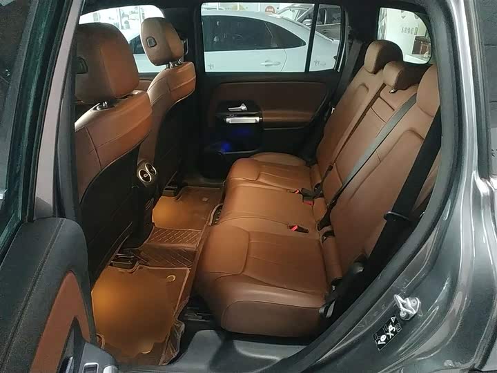 Фото 17 - Mercedes-Benz GLB-Class