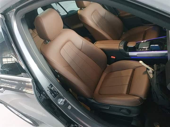 Фото 25 - Mercedes-Benz GLB-Class