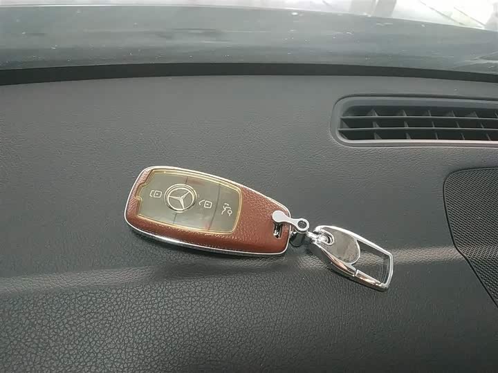 Фото 9 - Mercedes-Benz GLB-Class