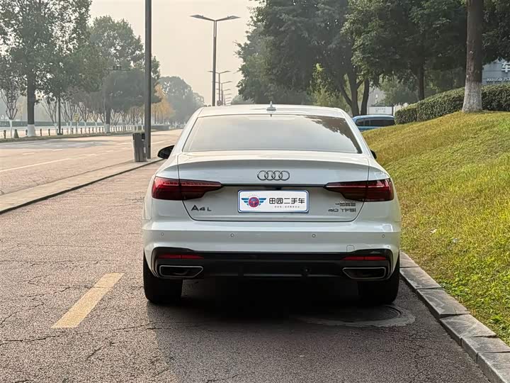 Фото 4 - Audi A4L