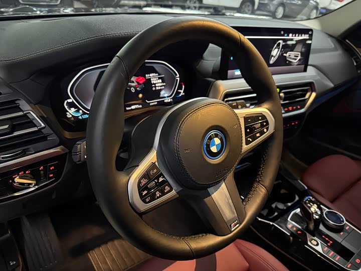 Фото 10 - BMW iX3