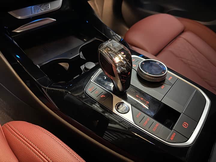 Фото 11 - BMW iX3