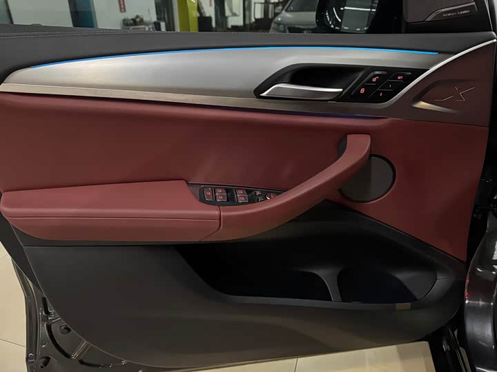 Фото 13 - BMW iX3